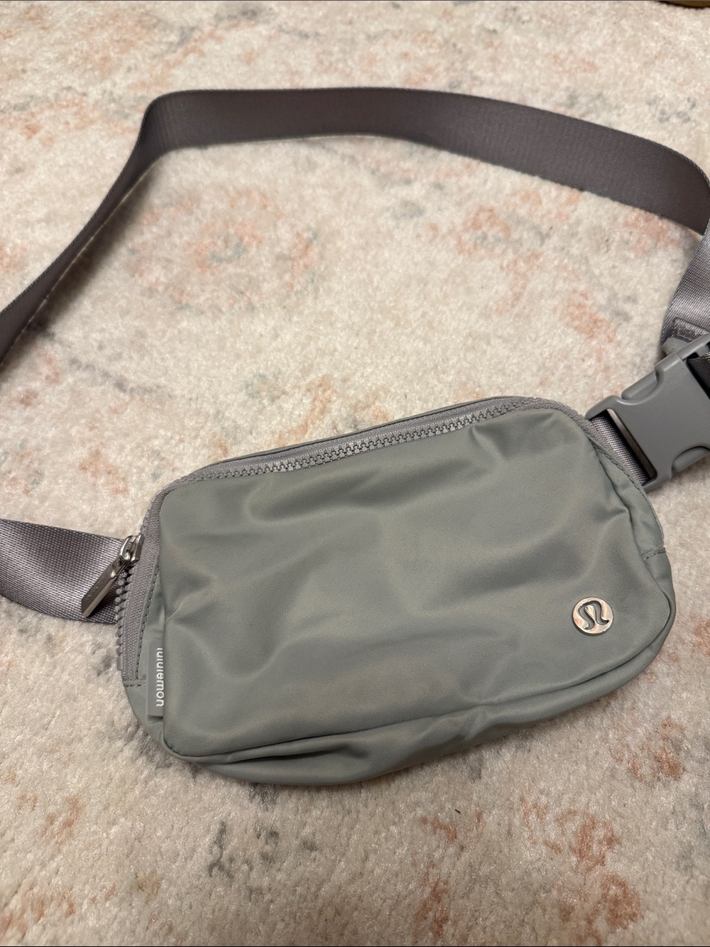 lululemon womens Belt Bag — Gray Strap